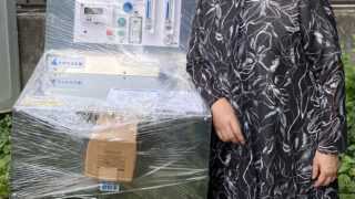 小学校の防災倉庫にしまってあります。